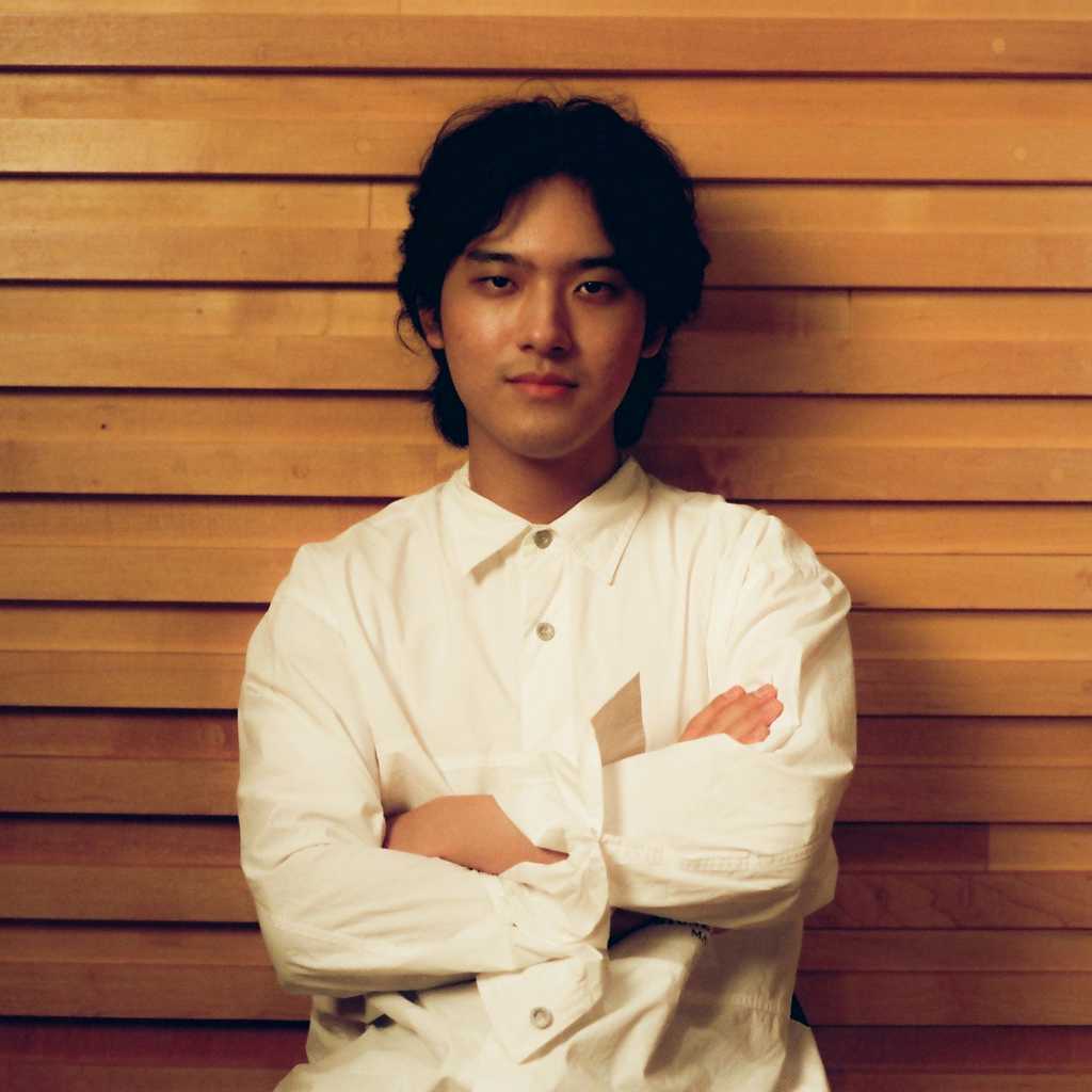 나 앨범 알라딘에서 샀는데 엽서주는구나 이거 그 팔짱사진 아닌가? ㅋㅋㅋ알고보면 미묘하게 다른 사진일수도 😂