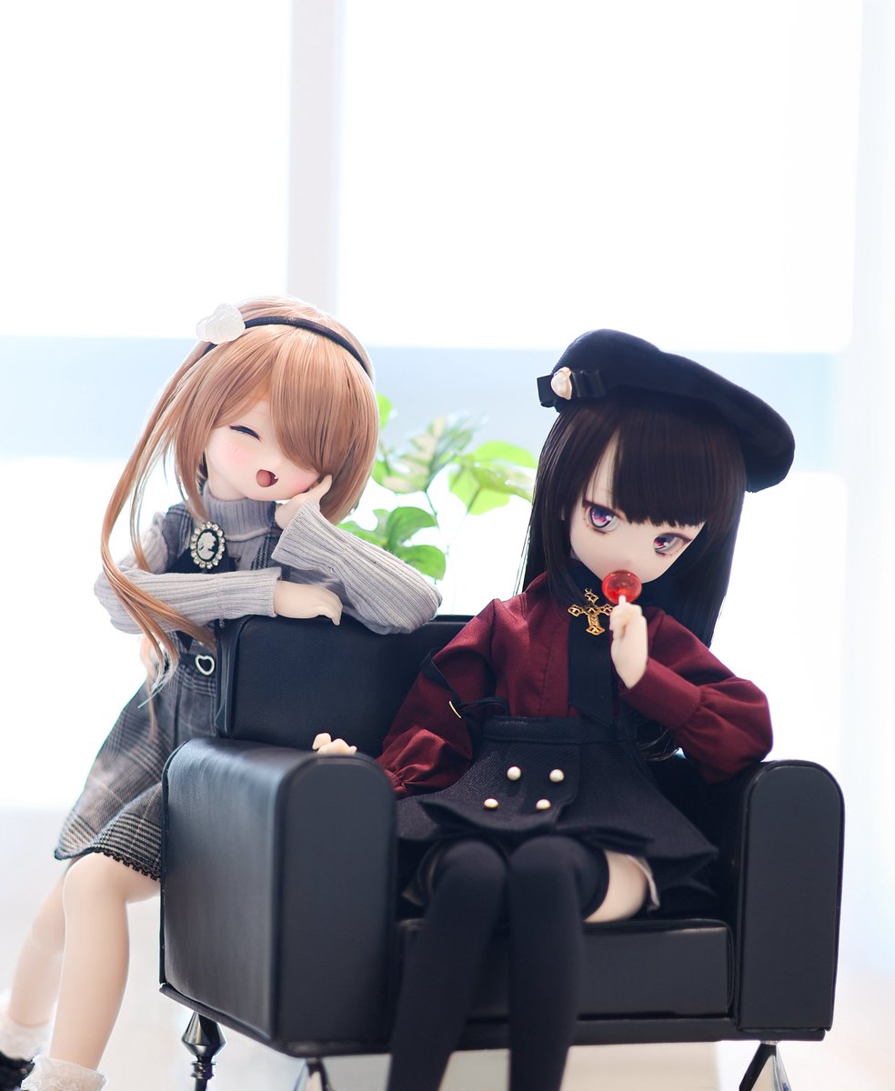 ねんか 『なんですか？』  (⩌⌯🍭
かよう 『な～んにも？』  (  ≧ᴗ≦ற

#Chiki_Cookie
#melty_mily