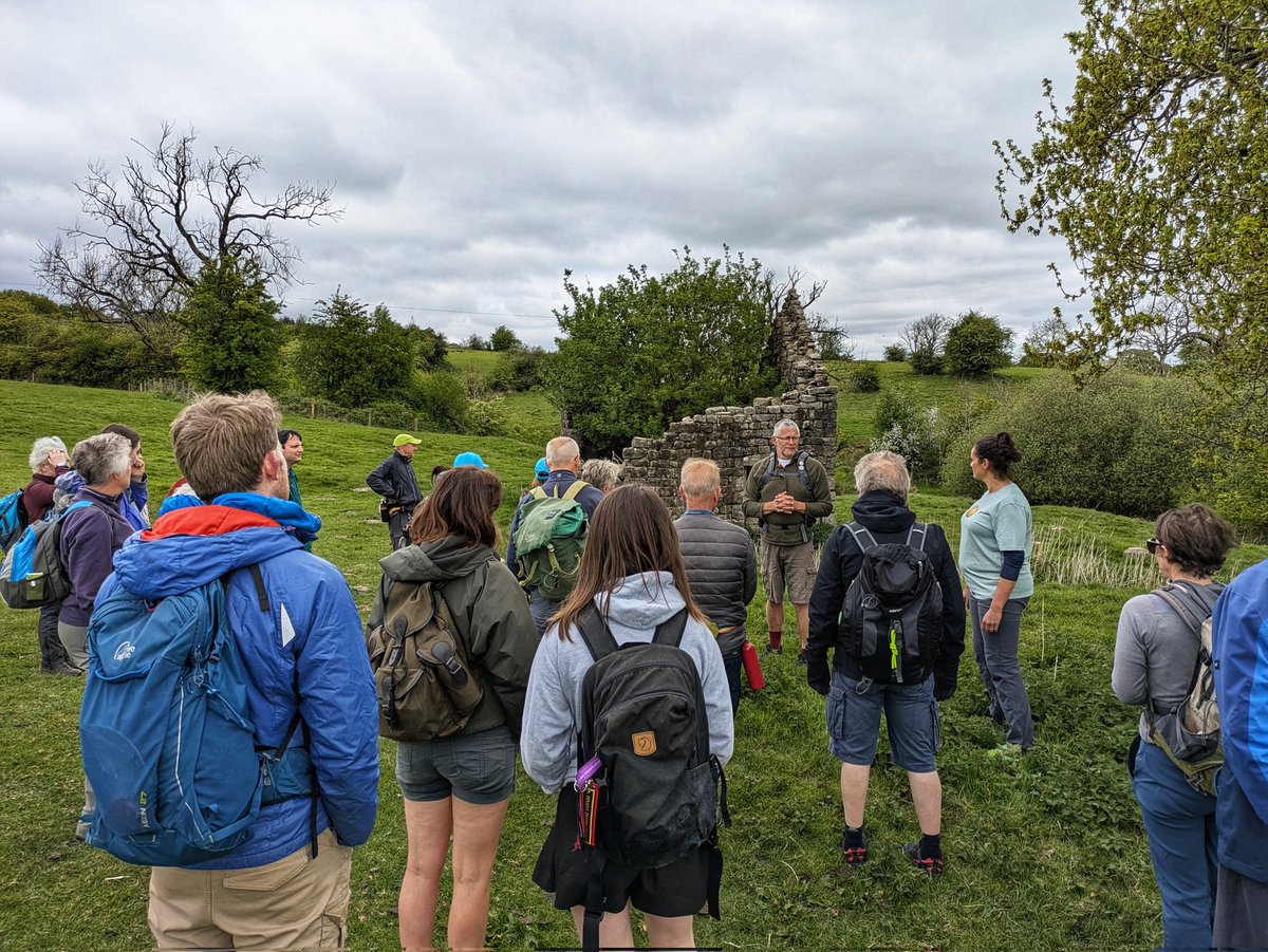 PhotoWalk55's tweet photo. Yesterday's walk was a very interesting and informative "Hidden Histories" talk and walk with Mary-Ann Ochota. Part of the Staffordshire Moorlands Walking Festival from Warslow up to an Ethel, Revidge (1316ft) and back. #smwalkingfest #staffordshirewalking #staffordshire https://t.co/tm6wMBcKaw