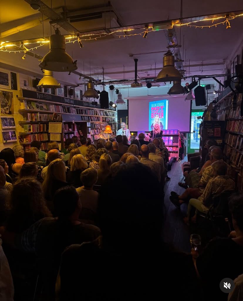 HelenLederer's tweet photo. If only I could have taken these people home with me - no room in car tho - loving
@GoldfinchBooks_
#booksigning #bookstagram #bookstore #books #book #ntib #memoir #funny #comedy https://t.co/OcdDMSNsUd