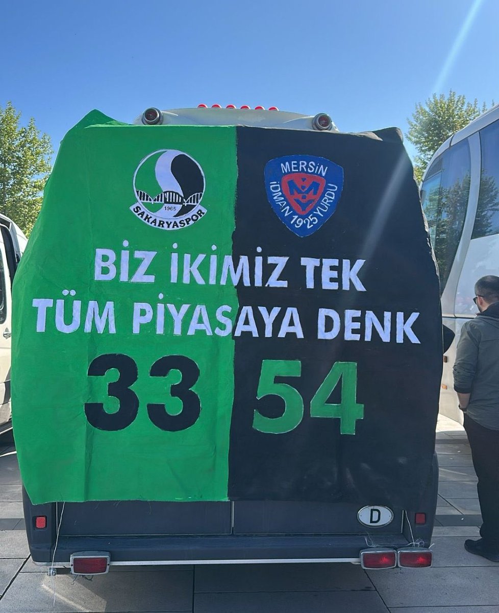 Sakaryaspor taraftarları bugün oynanacak olan Gençlerbirliği maçında deplasman tribününde  bu pankartı asacak.
❤️💙💚🖤