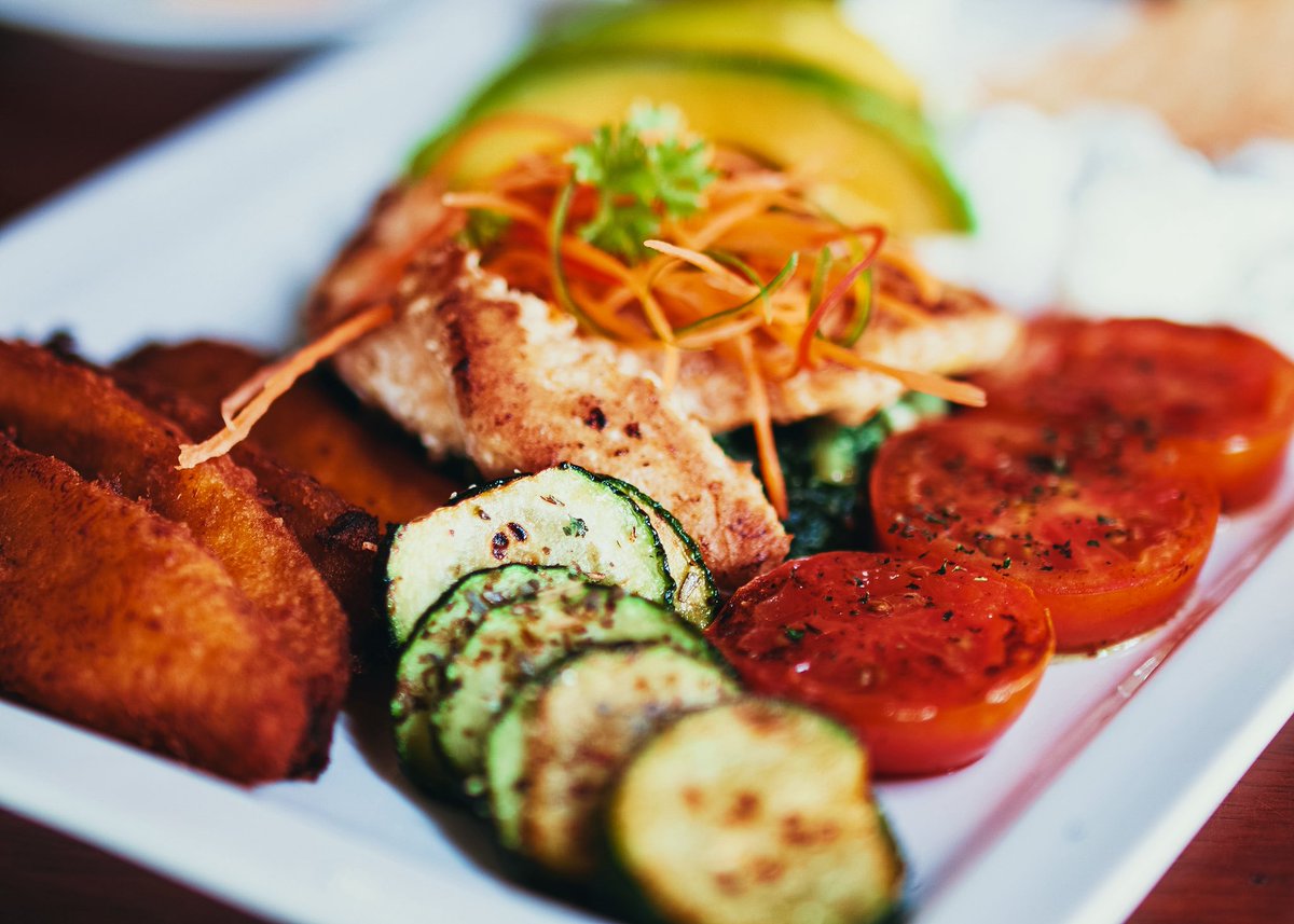 #12DaysOfBreakfast | Day 4: Bella’s Wellness Breakfast
Fuel your day with:
Grilled chicken breast 🍗| Avocado 🥑| Poached eggs 🍳| Steamed spinach | Roasted plantain | Toast
Served with your choice of fresh juice, tea, or coffee.☕️

#thepatiobella
Order now on <a href="/glovo/">Glovo</a> 🛵