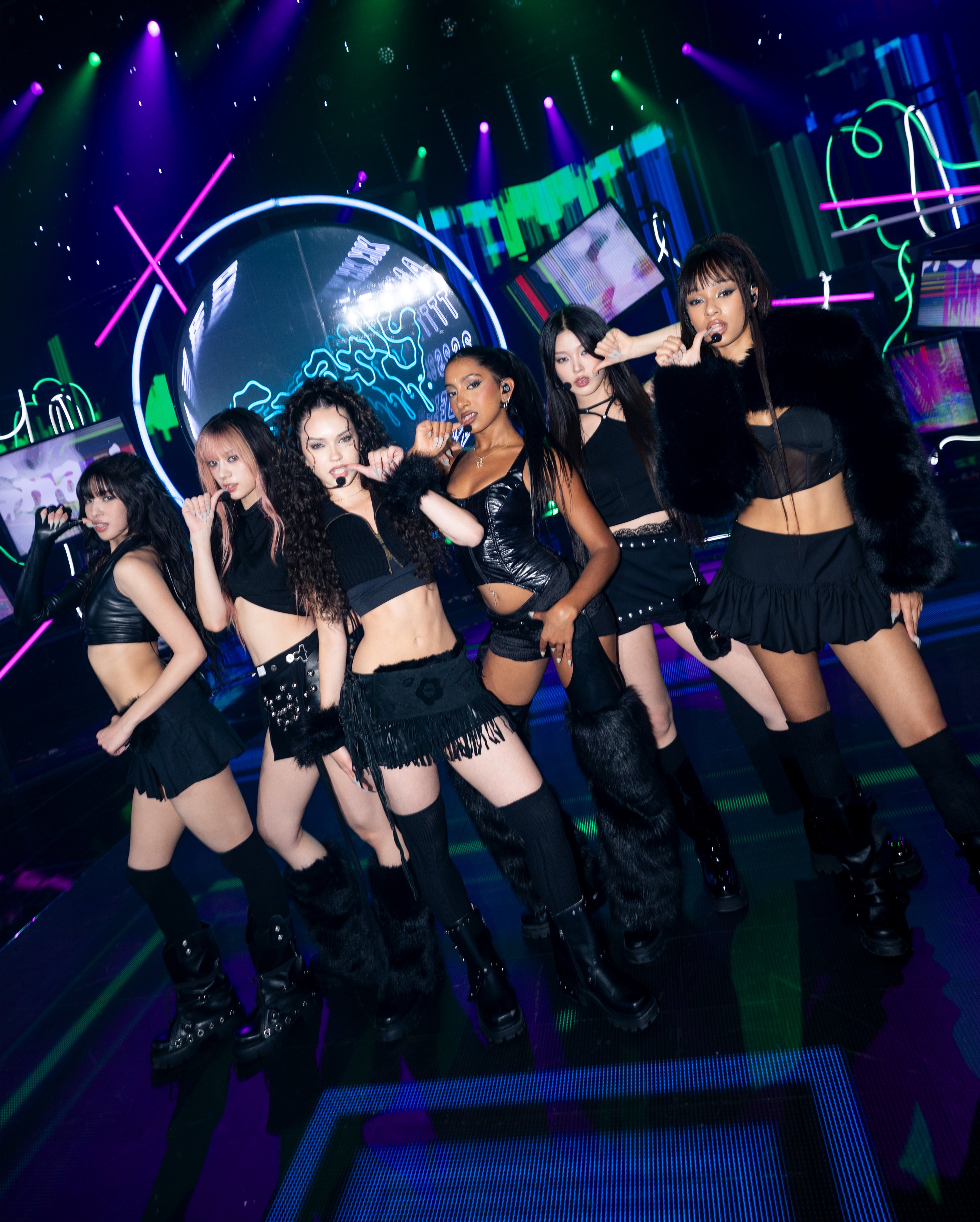 GqF2MdYbwAAXfND?format=jpg&name=4096x4096