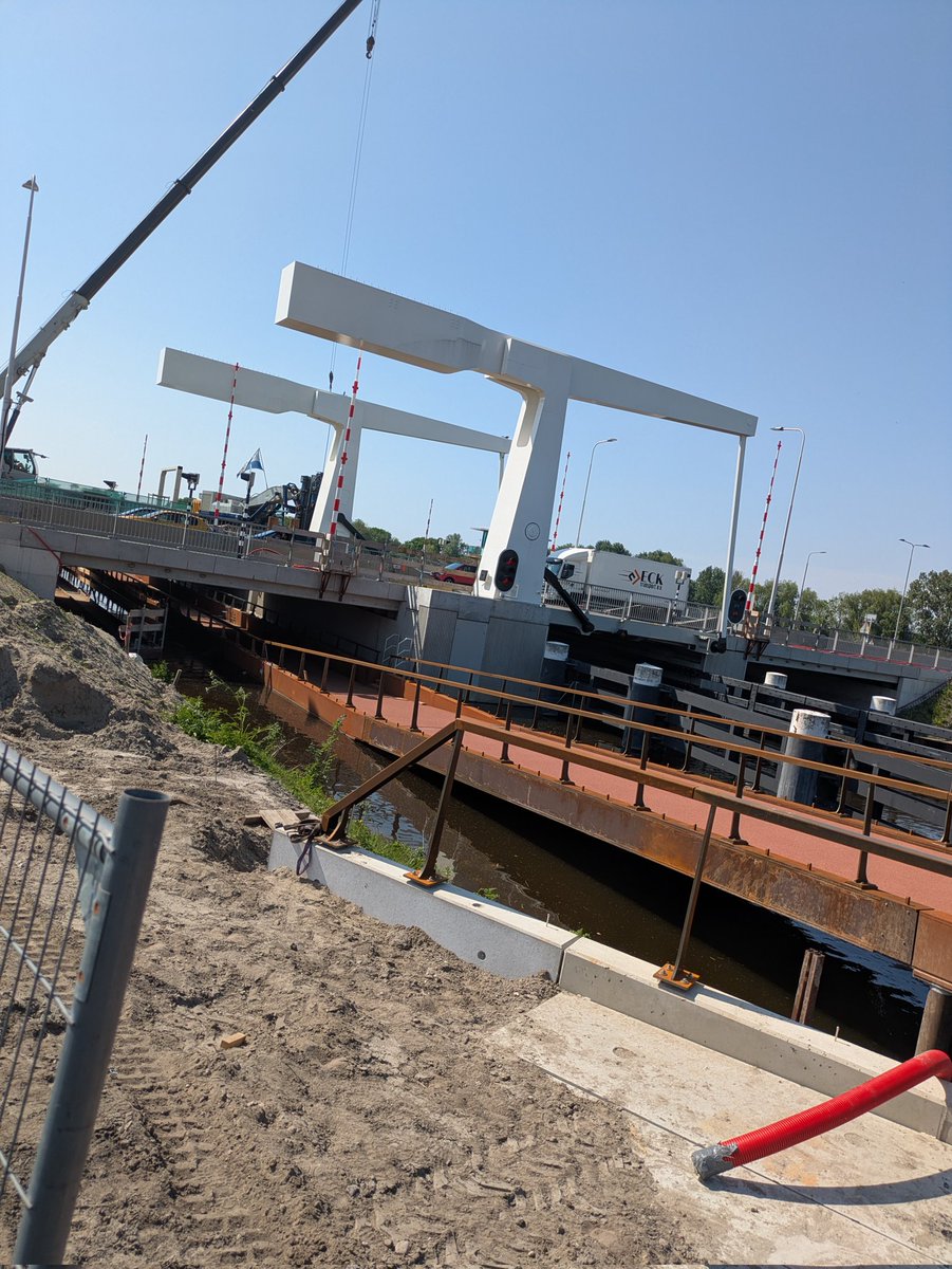 janpaulbour's tweet photo. #cruquiusbrug #fietsonderdoorgang @Cruquiusbrug https://t.co/kq8SzuGoQt