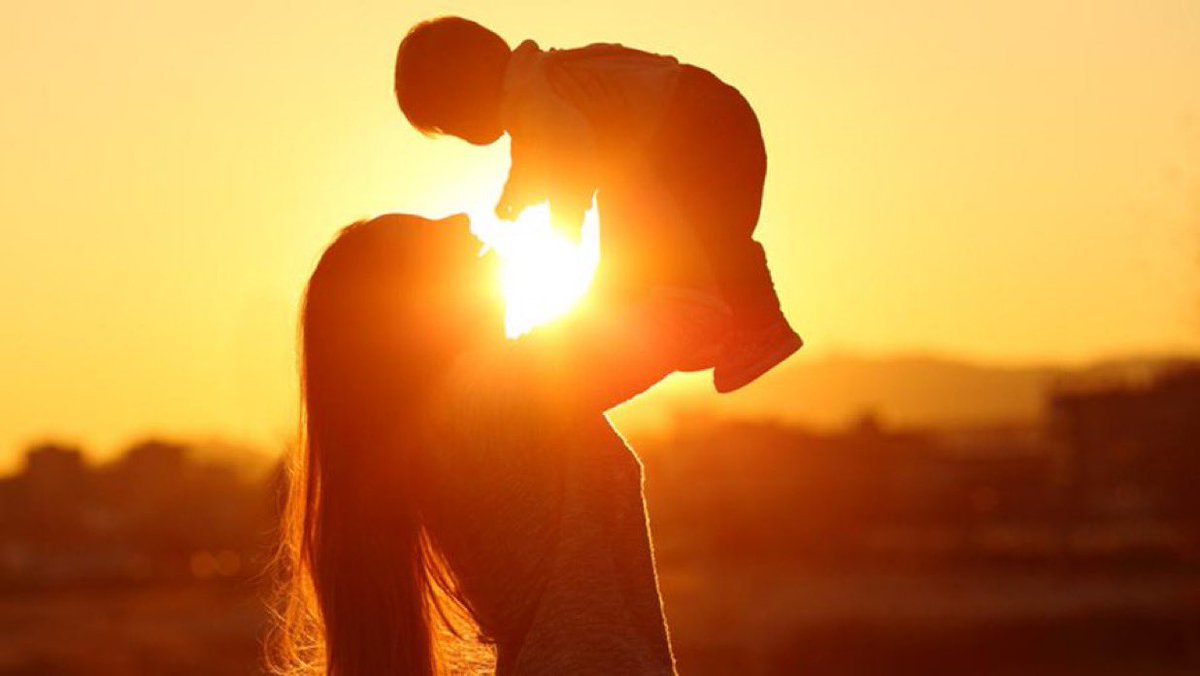 💐Por vuestra entrega, por vuestra fuerza y por ese amor incondicional que todo lo puede: ¡Feliz Día de la Madre!

En un mundo que desprecia la maternidad, debemos celebrarla con orgullo. Porque una madre no se rinde. No abandona. Siempre está. A todas vosotras, madres de España: