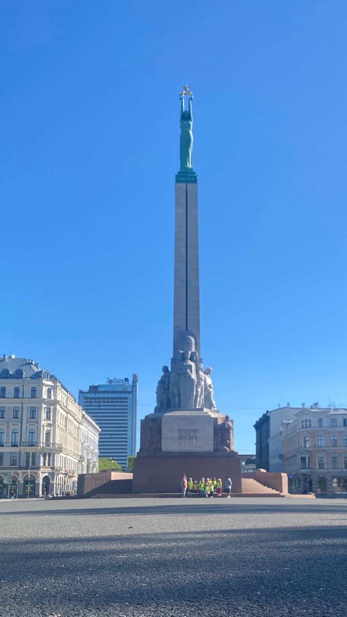 Sveiciens Latvijas Republikas Neatkarības atjaunošanas dienā! Saules mūžu Latvijai!