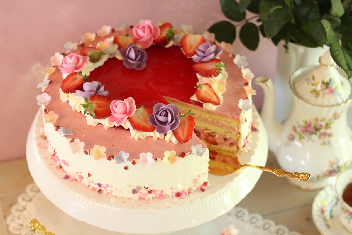 ROMANTISCHE MUTTERTAGSTORTE! ERDBEERTORTE MIT HERZ BACKEN! 💝 REZEPT VON ... youtu.be/41Ja9igGbD8?si… via <a href="/YouTube/">YouTube</a>