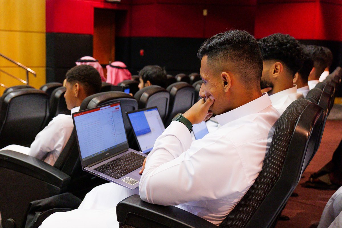 كلية الحاسبات FCIT# tweet media