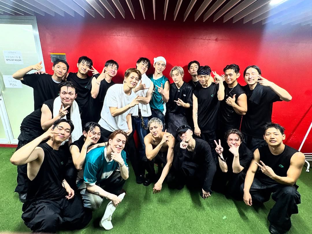 coconutverbena's tweet photo. GOT7 with the dancers 

#GOT7_NESTFESTinBKK_Day2 https://t.co/AtltmGf867