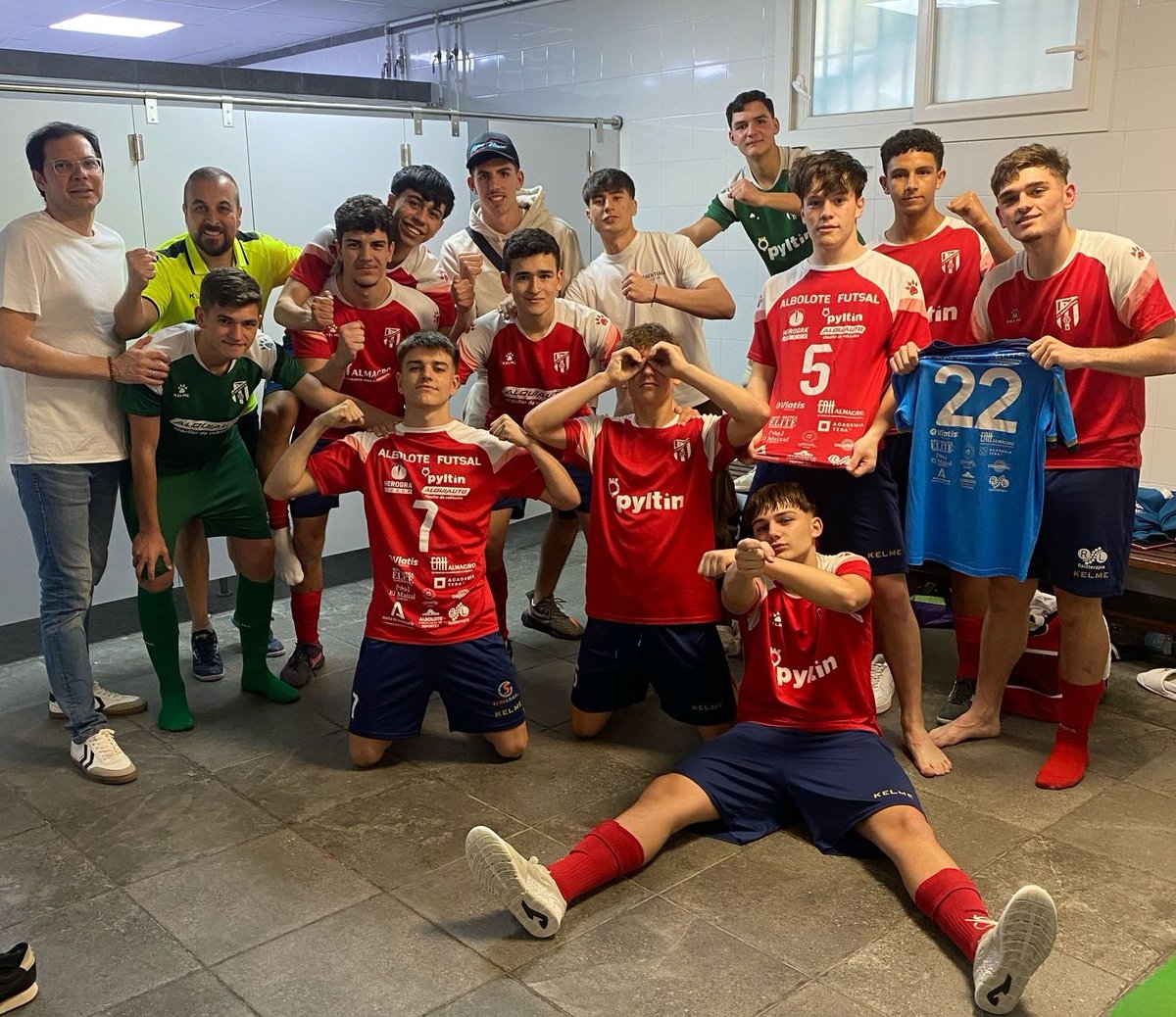 A la final de la Copa Andalucía tras remontar un 4-0 de la ida, y es que...

...los imposibles son para los incrédulos. 

#SomosAFS🤍❤️