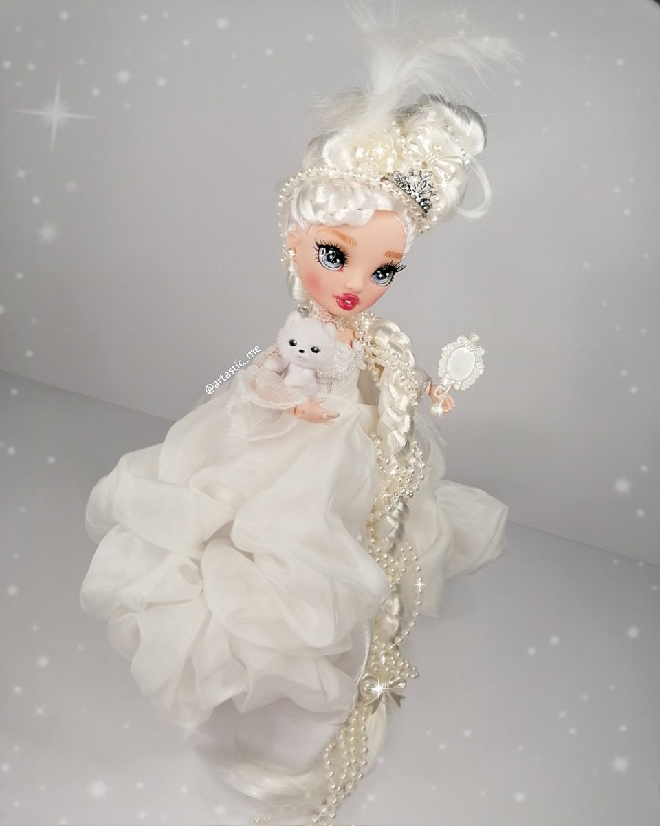 ArtasticMe's tweet photo. A damsel in dis dress 💅 I heard there is a doll prom. Pearl LeBlanc has arrived. 
@RuHamsDollRace
#DollTwtProm2025 https://t.co/X07RcCwcqB