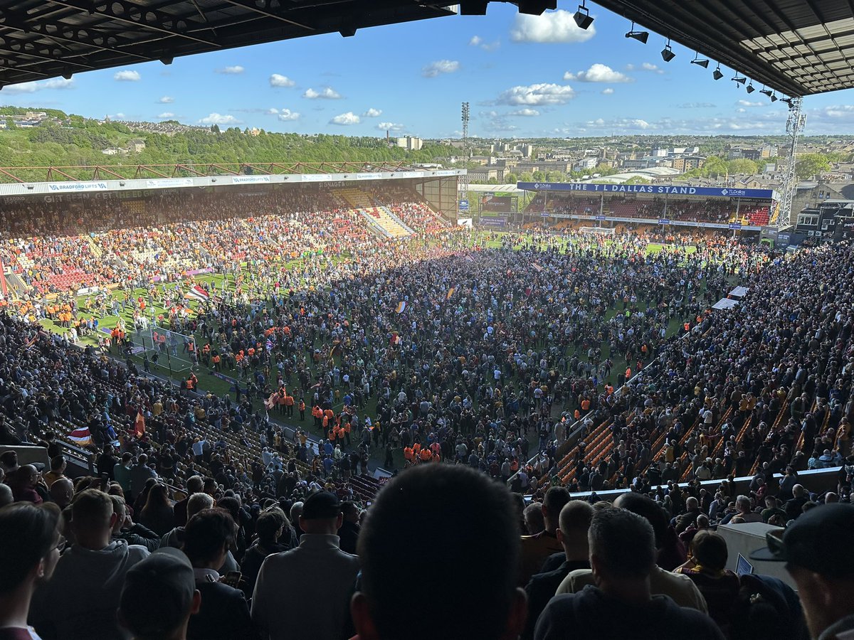 Fantastic to see a Sold Out Valley Parade yesterday and the scenes at Full Time after their promotion!

#BCAFC