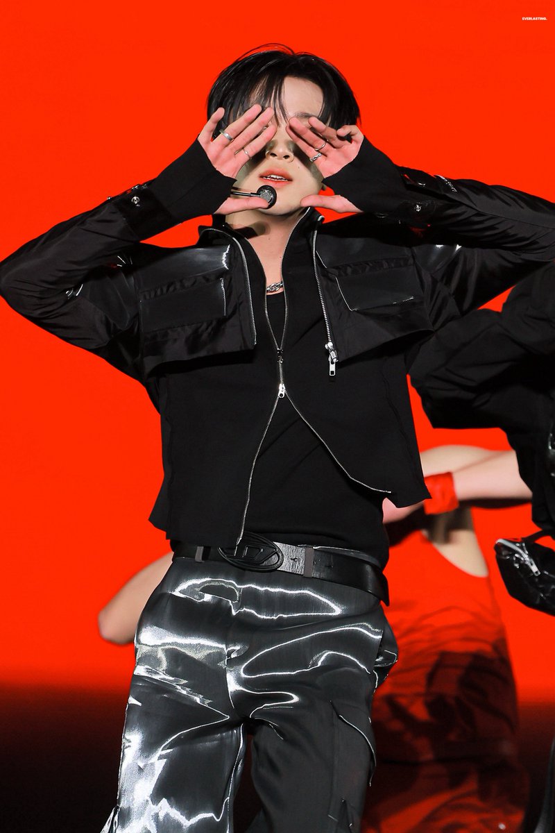 𝙀𝙑𝙀𝙍𝙇𝘼𝙎𝙏𝙄𝙉𝙂. tweet media