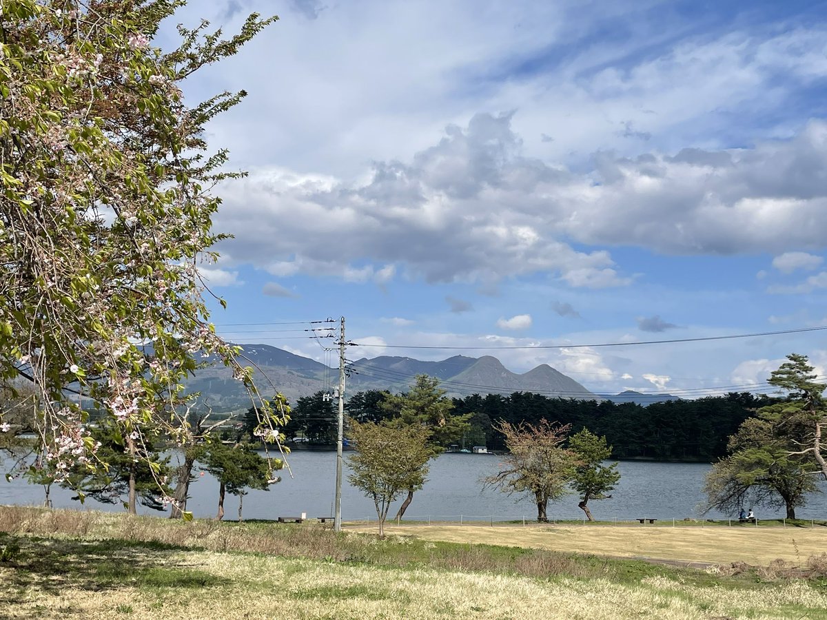 NajiKazu's tweet photo. 徳良湖のお祭りで美味しいクレープを堪能できて幸せ〜
#山形
#尾花沢市
#徳良湖
#SOLCREPESTAND https://t.co/2s5XyciEAk