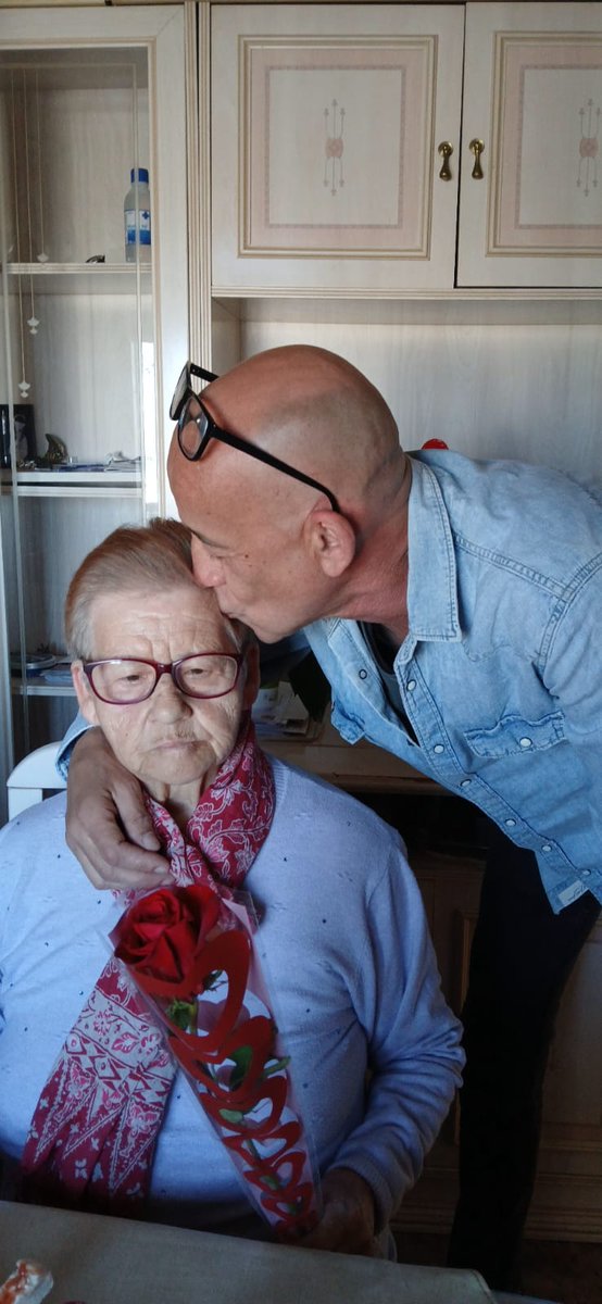 #BonDia, #Tuiterlanders y que viva la madre que me parió!!!
Las vuestras también, ehhhhhh!!!
😘😘😘
#DiaDeLaMadre
#Mama
Pvto #Alzheimer