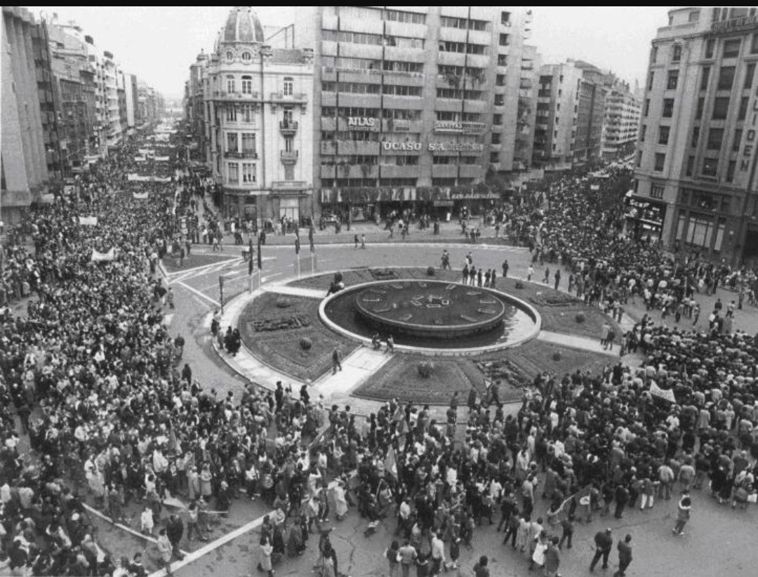 pecisti's tweet image. 4 de mayo de 1984,  100.000 leoneses salen a la calle para reclamar la autonomía que Martín Villa y otro oscuro personaje nos habían usurpado a los leoneses. Al final la dictadura se impuso a la democracia y a la Constitución y hoy, 41 años después seguimos en la lucha