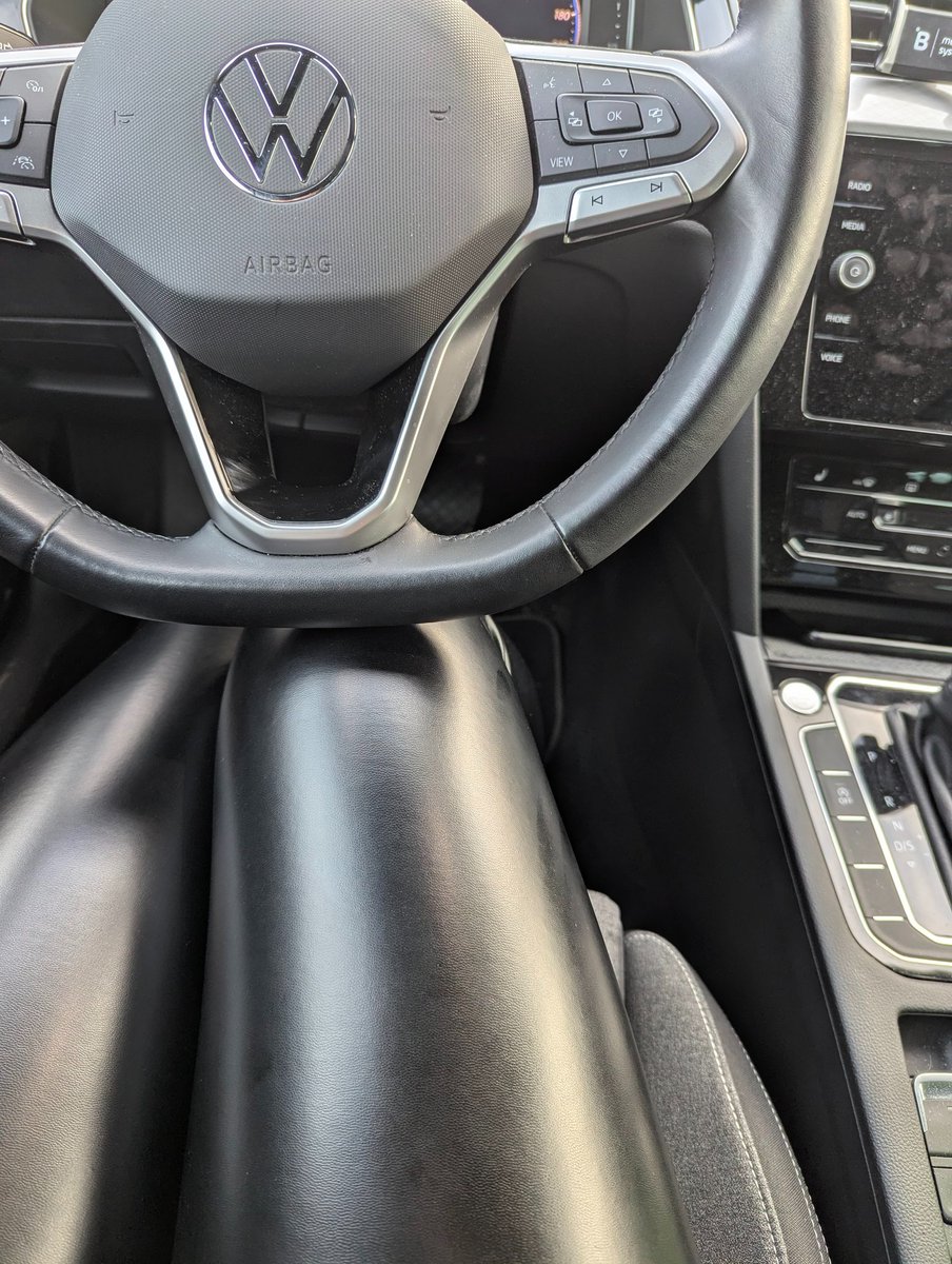 ❕ICH BIETE ❕
Einzel Session 
Langzeit Versklavung 
Sissy Erziehung 
Cam nach Absprache
Wichs Anleitung 
Demütigen/Erniedrigen 
Aufgaben 
Fuß Fetisch