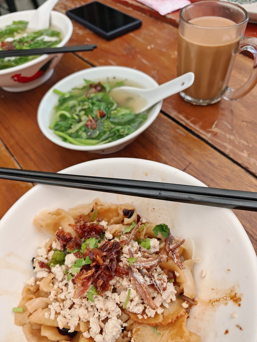 <a href="/April7Annie/">Annie Alexandra</a> <a href="/radiogreenman/">Nigel Green</a> <a href="/traxxfmofficial/">TRAXXfm</a> When you are in Melaka the next time. Must try this Mee Hoon Kuey in Kampong Pantai. The best..😋😝