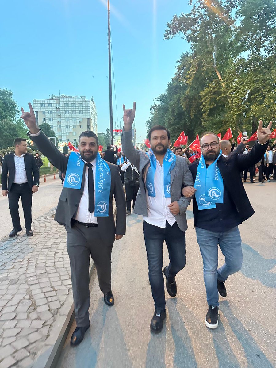 Bin cihana değişmem, şu öksüz Türklüğümü.