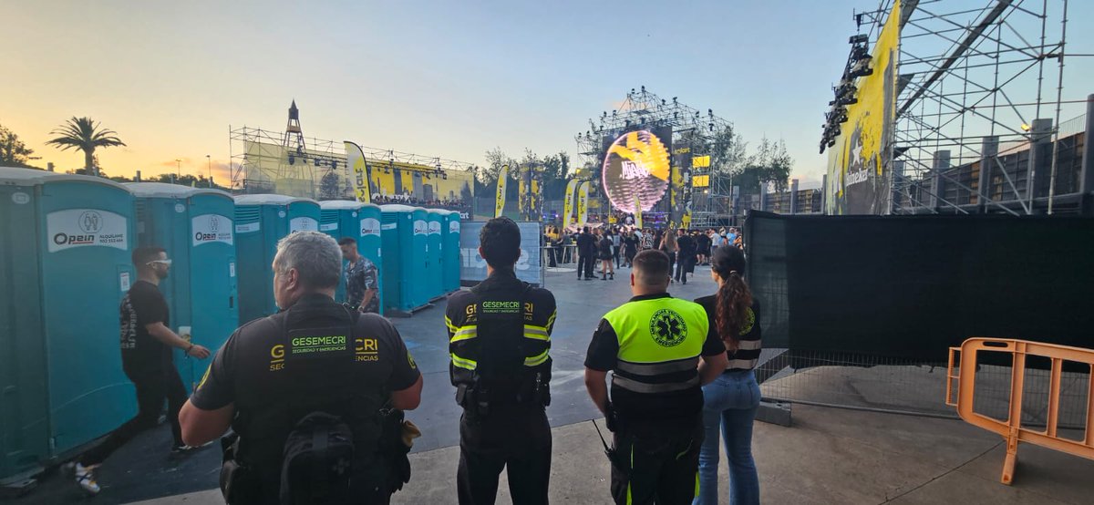 Gesemecri's tweet photo. También este fin de semana asumimos de la dirección técnica de seguridad y emergencias del festival #SolArt en Telde. 

Nos encargamos de la coordinación de los distintos cuerpos de emergencia @AMBVECINDARIOSL, #SeguridadPrivada, #PoliciaLocal 

#EventoSeguro #Gesemecri https://t.co/pRxjikQxQk
