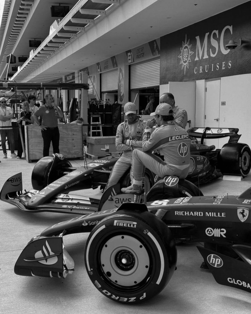 wniickyy's tweet photo. ‘ rehearsed rivalry — #hideduo au 🏁

quando um rumor de romance entre dois pilotos surgiu, só restou uma saída para manterem a carreira : transformar a rivalidade em algo maior. o ódio virou escudo, o amor, segredo. https://t.co/8ED3mr5h7f