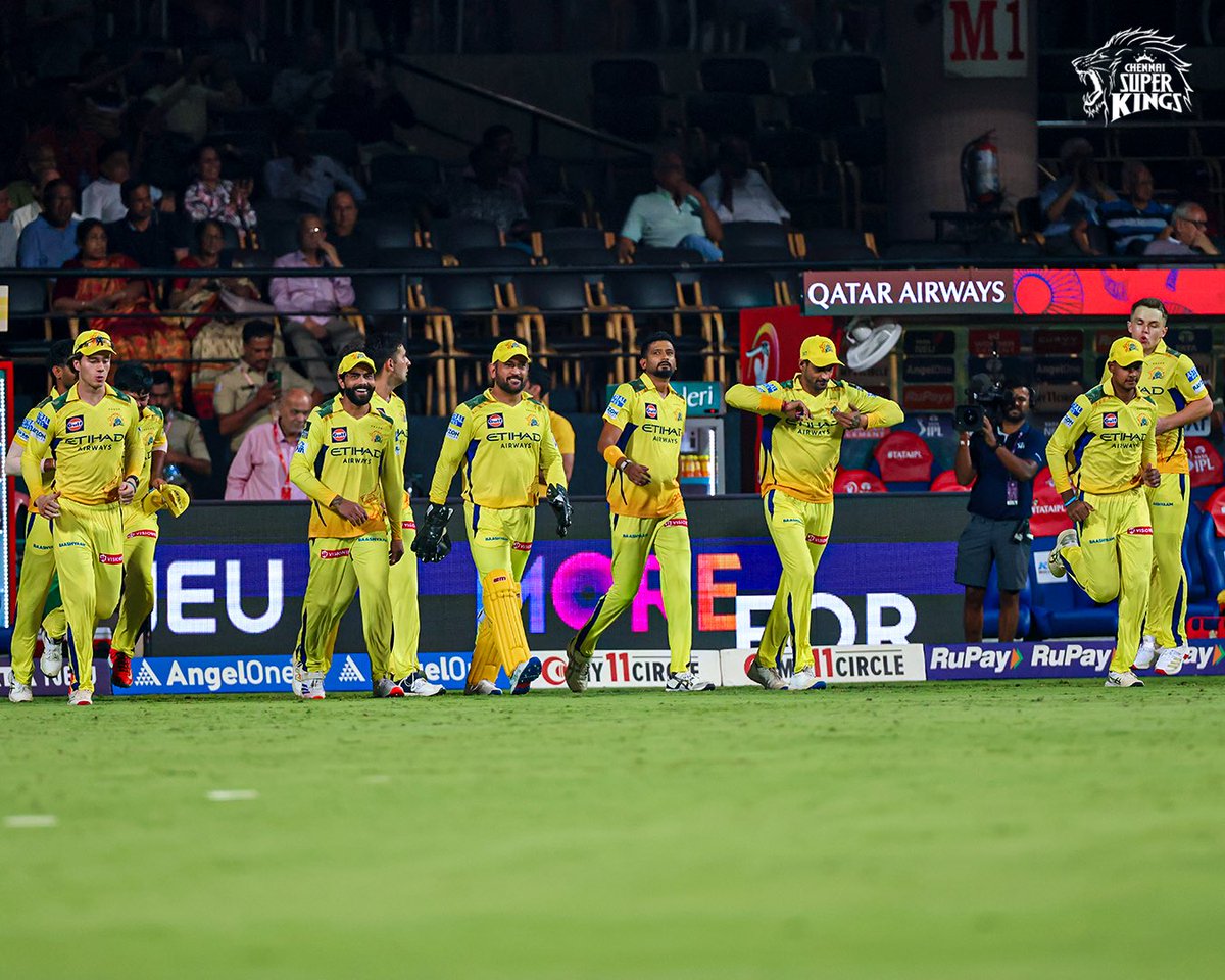 ChennaiIPL's tweet photo. Walking by the team 🦁
Then, now and forever! 🙌🏻

#WhistlePodu #Yellove 🦁💛 https://t.co/2YegkRAIuH