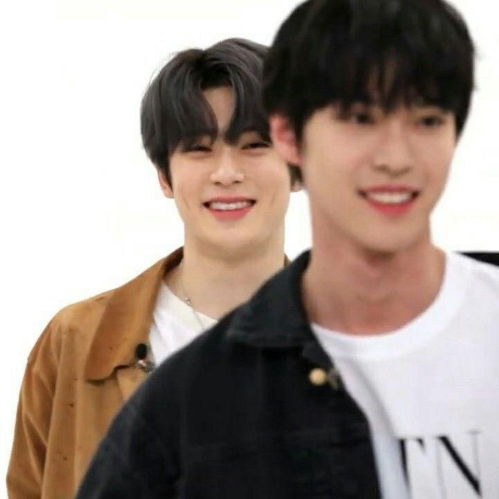 uj9r3's tweet photo. 한 걸음 뒤엔 항상 내가 있었는데 그대… https://t.co/HwtQ4pO4dw
