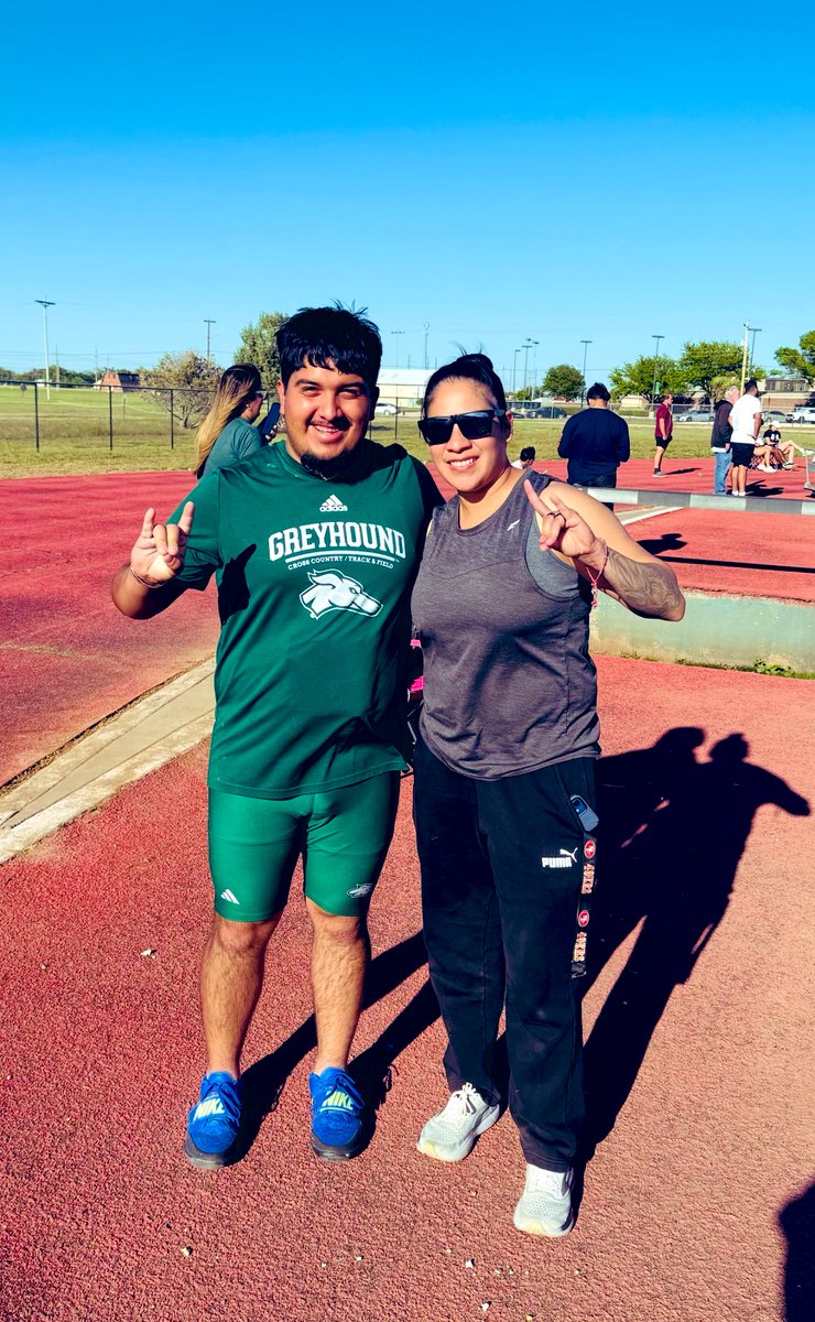 L. Rivera (@coach_rivera_10) on Twitter photo Bittersweet moment… Past and Present Greyhounds <a href="/ENMU_TrackXC/">ENMU TRACK/XC</a> 💚 <a href="/RicardoNeira05/">Ricardo Neira</a> #FormerAthlete #ProundCoach #ENMUalum #PortalesNM #GoGreyhounds 💚🩶 🤘🏽 Bittersweet moment… Past and Present Greyhounds <a href="/ENMU_TrackXC/">ENMU TRACK/XC</a> 💚 <a href="/RicardoNeira05/">Ricardo Neira</a> #FormerAthlete #ProundCoach #ENMUalum #PortalesNM #GoGreyhounds 💚🩶 🤘🏽