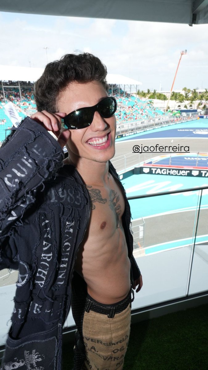 damon_jf's tweet photo. João Ferreira en la Formula 1 🔥🏎️
#F1 #Formula1 #Tendencia #Miami #JoaoFerreira #Brasil 
📲 IG: jaoferreira 
📲 TikTok: jaoferreira https://t.co/aBFRKyPie6