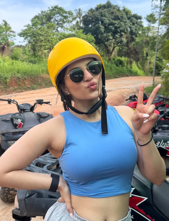 GqFGDiVakAAclqx?format=jpg&name=900x900