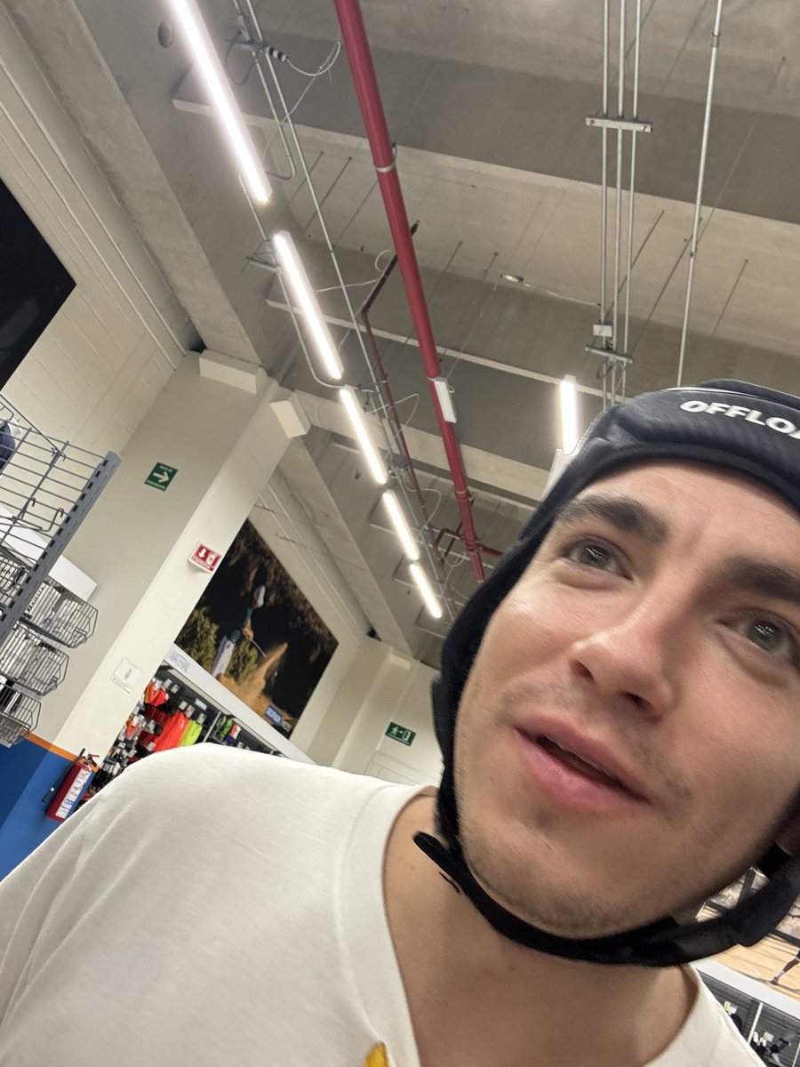 Latesitoo tweet media