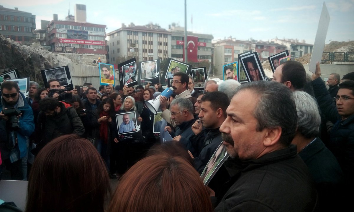 #10Ekim sonrası bizimle birlikte acımıza ortak olan bir dost 
#Sirrisureyaönder 
Barış mücadelemizin neferi,
Seni unutmayacak, anınıza bağlılık gereği mücadelemizi yükselteceğiz!