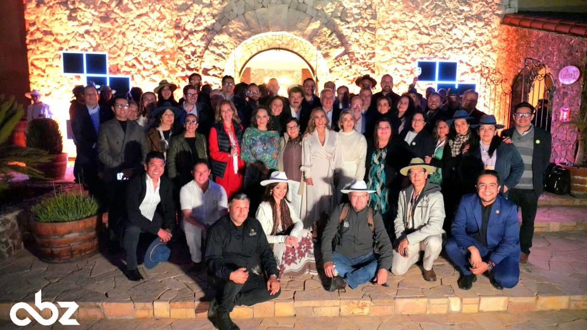 Opción visual/emotiva:
Guanajuato + Baja California = magia en copa y plato.
Así se vivió la cena maridaje en <a href="/VinosElCielo/">Vinos El Cielo</a> junto a @gtoexperiencias.
Sabores, historias y vinos que celebran a México.
#ExperienciaGuanajuato #CenaMaridaje #VinoMexicano