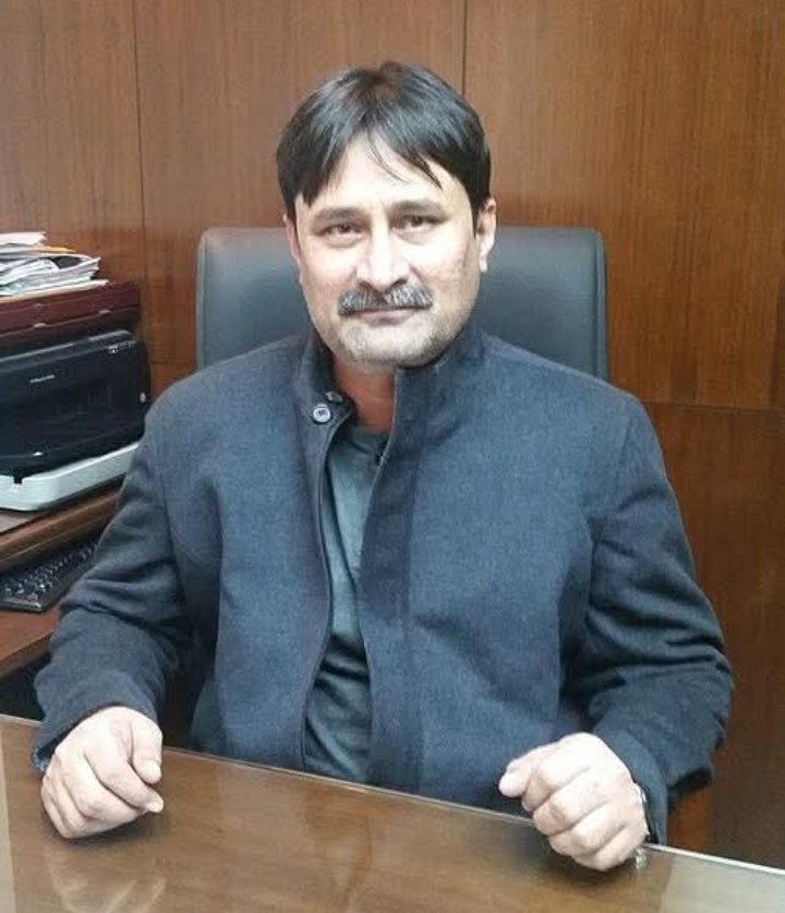 aviral_sunil's tweet image. राष्ट्रीय सहारा के ग्रुप एडिटर विजय राय का निधन। वह काफी समय से कैंसर से पीड़ित थे। आज सुबह हार्ट अटैक से हुआ निधन। विनम्र श्रद्धांजलि 🙏