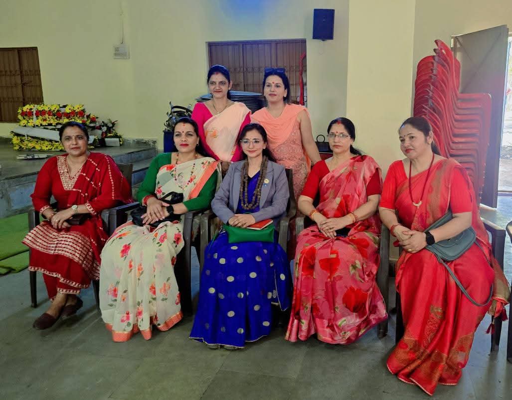 SGnepal's tweet photo. भारतको भोपालमा आज बिहानैदेखि नेपाली दाजुभाई दिदीबहिनीहरूसँग निरन्तर अन्तर्क्रियामा छौँ।‌ नेपाल प्रतिको उहाँहरुको चिन्ता र  माया अपार छ।‌
#India #Nepal #Bhopal

@ToshimaKarkiDr https://t.co/C035XpCggN