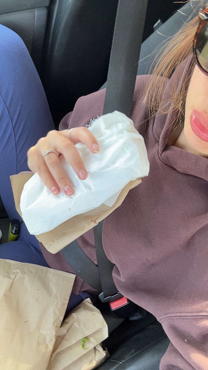 jadeyxx05's tweet photo. Eating aloneโs boring. Could use a daddy to keep me entertainedโฆ
#DaddyWanted #Bratty https://t.co/j3RzJOad5q