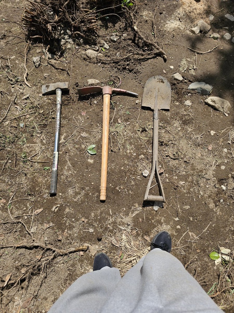 VR사서 브챗만 하다가 마인크래프트 해봤는데 힘들긴해도 확실히 재밌네요