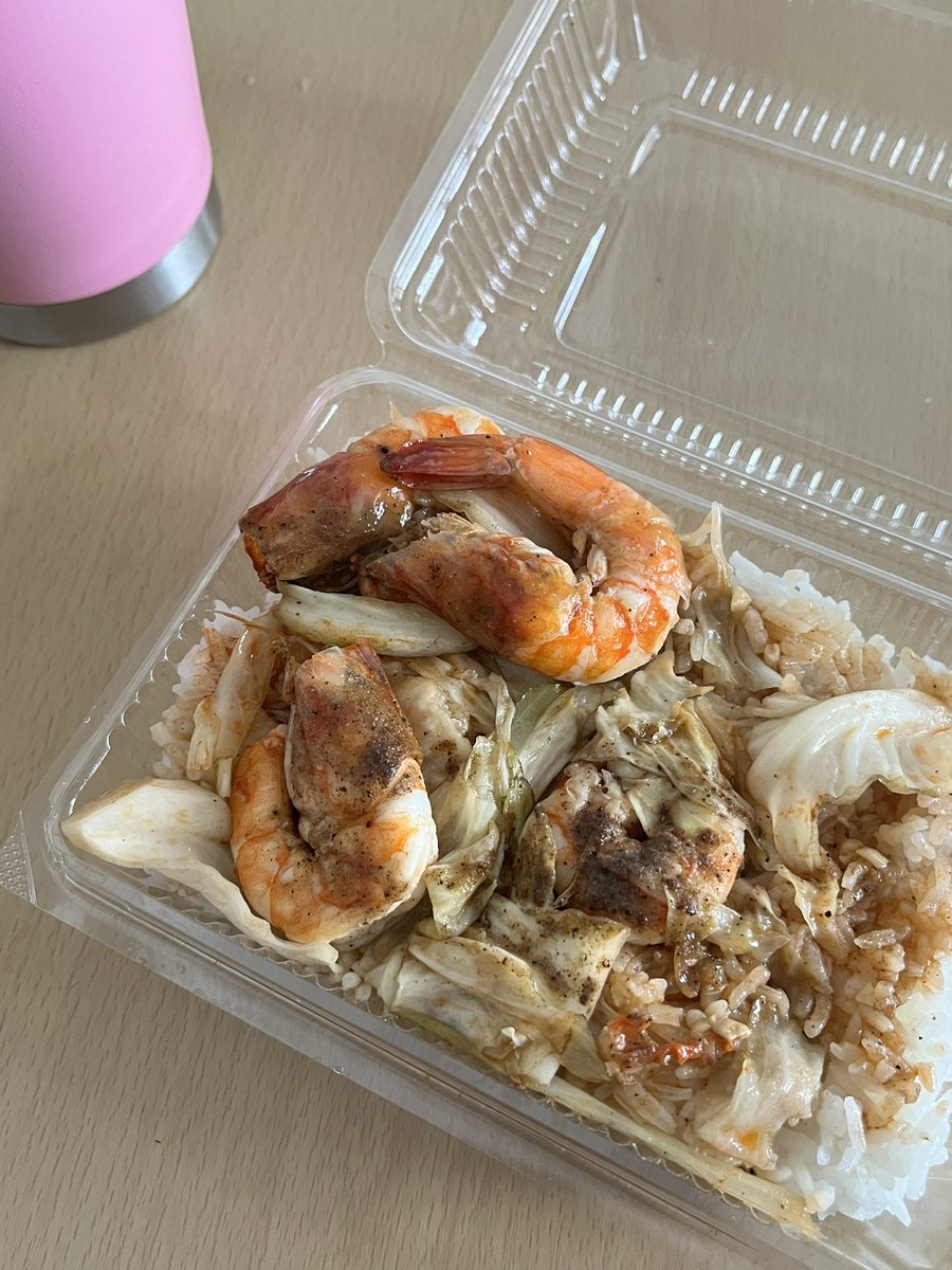 พี่โทรมาปลุกถามว่าตื่นหรือยังพี่สั่งกุ้งผัดกะหล่ำมาให้ทาน 
: