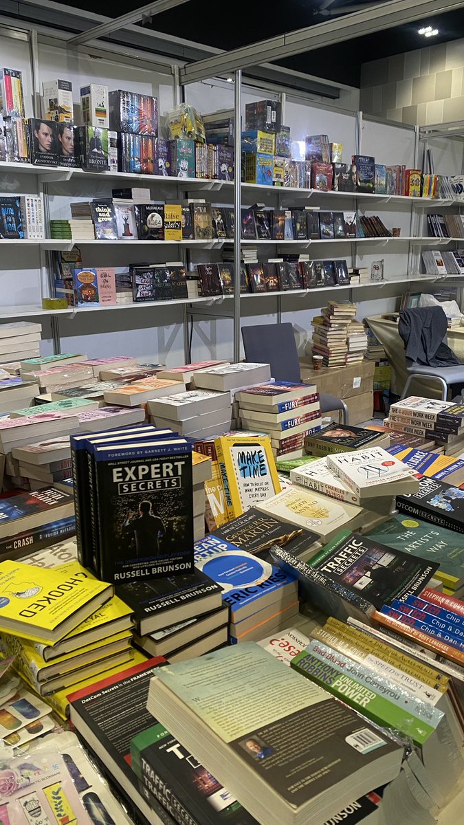 750_iii's tweet photo. Books are best friends 🫂🤍📚 https://t.co/gS8oiEt188