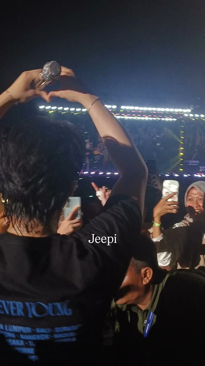 Jevv butuh duit🎸🖐🏻 tweet media