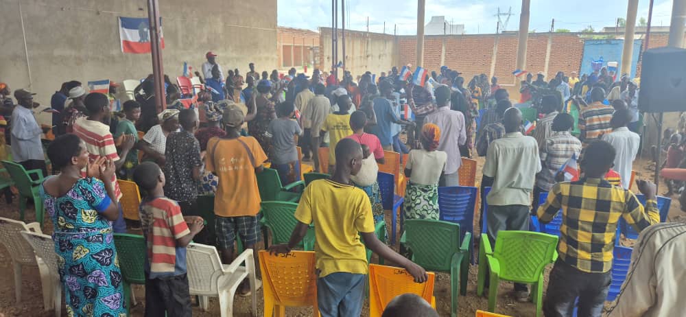Le parti  CDP à #Cibitoke, commune Buganda, zone Ndava. Les représentants zonaux et collinaires de cette zone ont répondu massivement à l'invitation du #CDP pour une réunion de vulgarisation du programme politique de ce Parti alternatif pour le #Burundi.
Vive le #CDP.