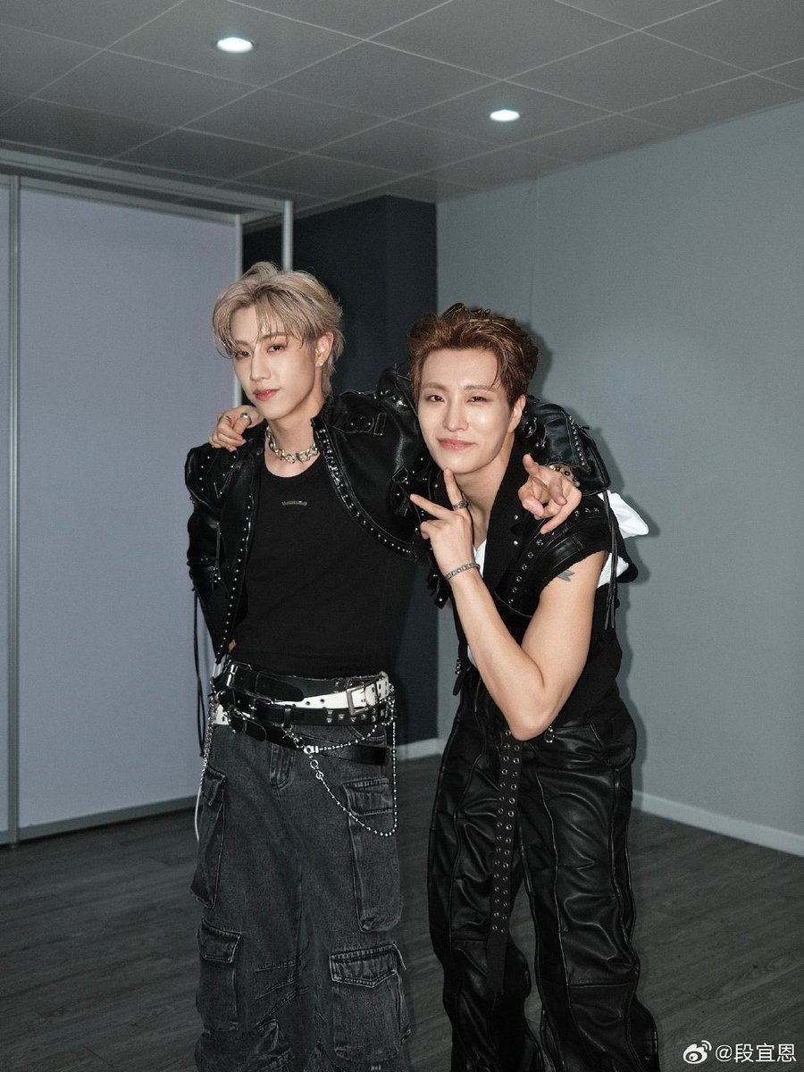 withyoumarktuan's tweet photo. 250504 Mark��s Weibo Update (3/5)

“Here are 18 photos from Nestfest Bangkok~ I’m really thankful to everyone! 💚 These past two days were full of happiness. I hope you’re all looking forward to my new song! coming 🔜”

#GOT7_NESTFESTinBKK
#GOT7_NESTFEST
#MarkTuan #Mark #段宜恩 #마크 
@marktuan @DNAmngmnt 
#GOT7 #갓세븐 @GOT7 @GOT7Official