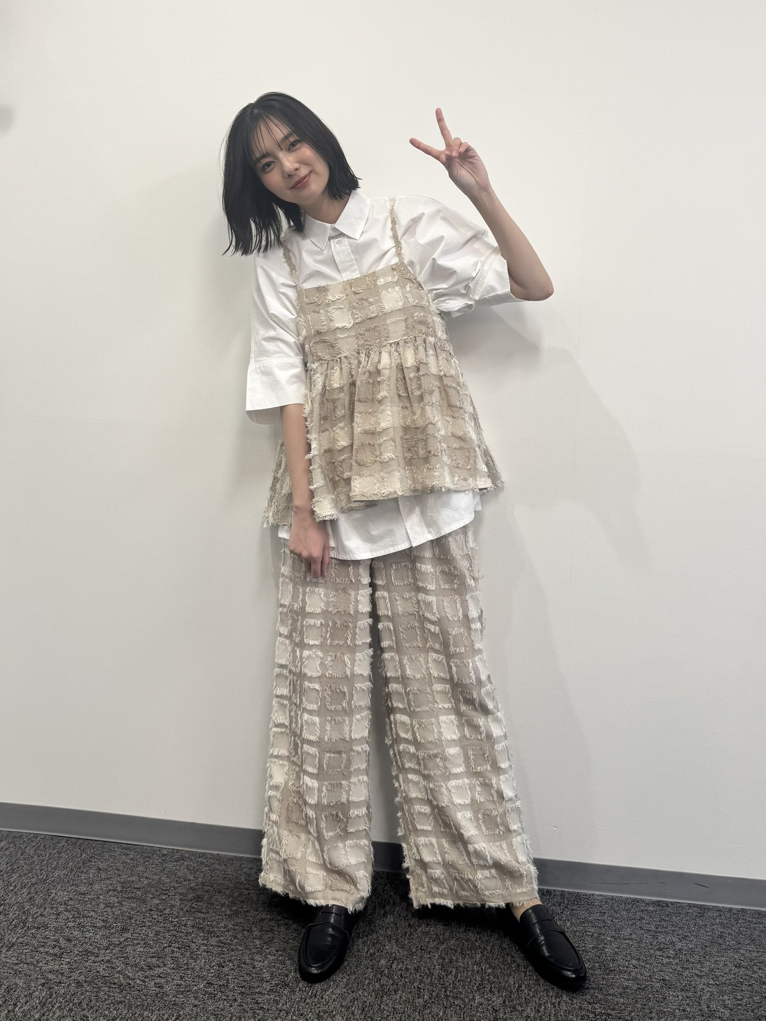 新川優愛　直筆サイン入りTシャツ　B.L.T. 16周年記念 Amazon.co.jp: 新川優愛 女優 Lサイズ写真10枚 : おもちゃ