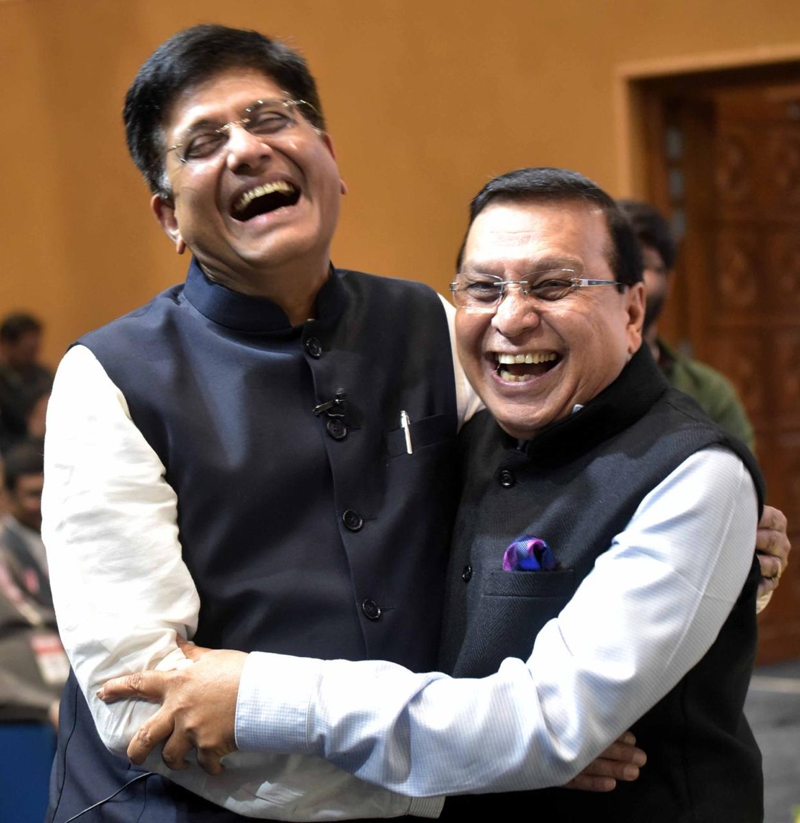 RajendrajDarda's tweet photo. जगण्यासाठी ऑक्सिजन जितका आवश्यक, तितकंच हास्यही! चार्ली चॅपलीन म्हणतात ज्यादिवशी आपण हसलो नाही तो दिवस व्यर्थ आहे. चिंता, राग – सगळ्यावर हसणं रामबाण उपाय!
आज जागतिक हास्यदिनानिमित्त हसा, आणि इतरांनाही हसवा! 

#WorldLaughterDay https://t.co/PDRPf8CbKr
