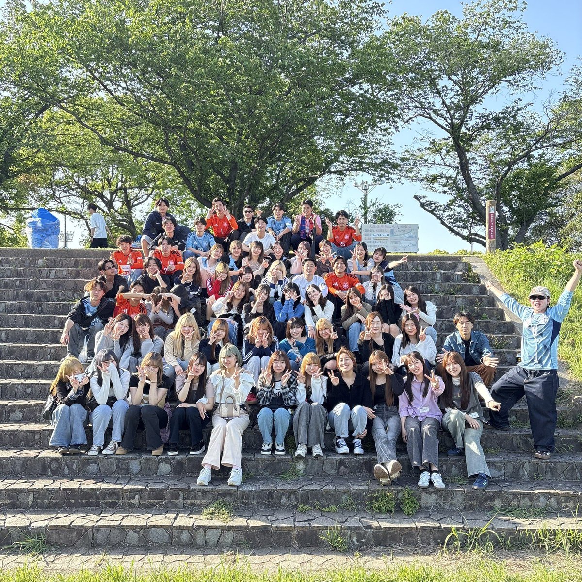 fcgusta_2025's tweet photo. 🌸第2回新歓BBQ🌸
昨日GUSTA一大イベントの1つである新歓BBQ🍖を行いました！
GW初日天気にも恵まれながら沢山の新入生が参加してれました！！昨日時点で多くの方が入会を決めてくれ現役一同とても嬉しく思ってます😊
練習⚽️やコンパ🥂もまだまだあるので是非ご参加下さい！！ https://t.co/6pD9JYfaJr