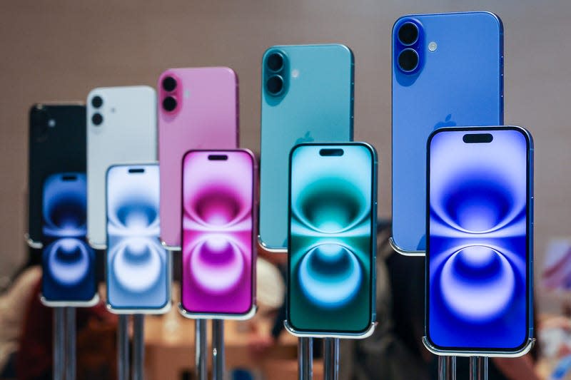 ⬛"Apple Riforma il Lancio degli iPhone: Nuovi Stili in Arrivo!"