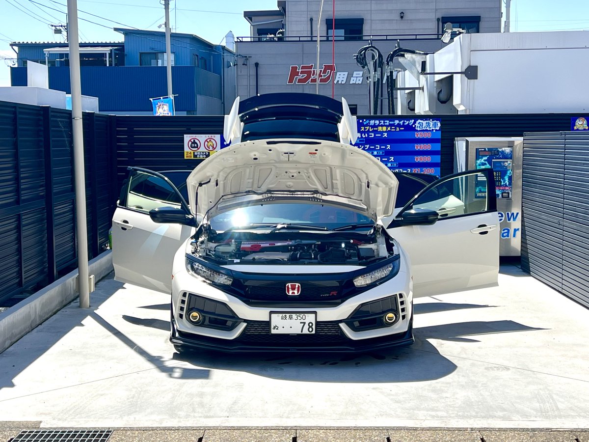 昨日は海に行って潮風に当たったので
洗車してきました‼️
相方さんも手伝ってくれたので素早く
洗車できてありがたかった😏