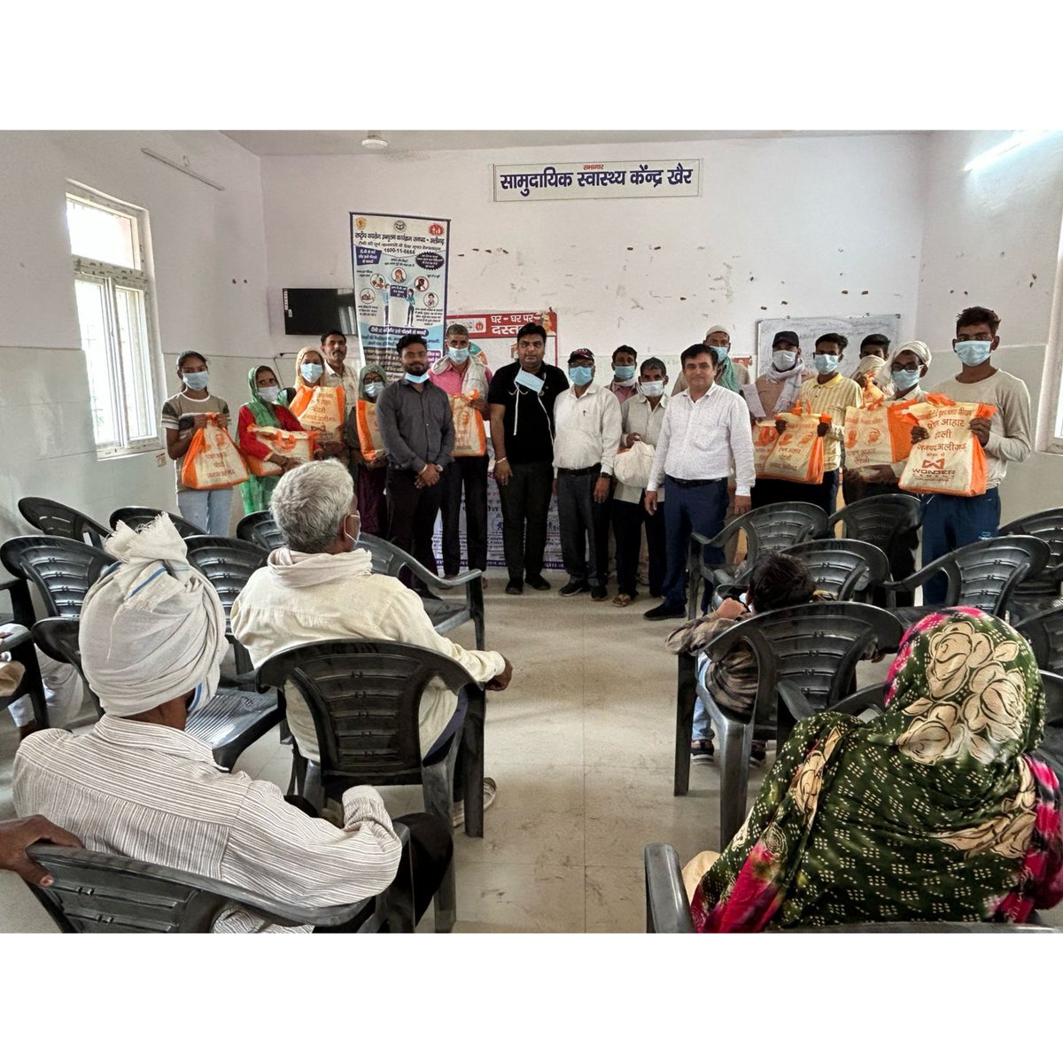 AligarhNtep's tweet photo. SDM खैर द्वारा क्षय रोगियों को पोषण पोटली वितरित की गई इस अवसर पर डॉ. रोहित भाटी चिकित्सा अधीक्षक, डेविड कुमार शाही,रणवीर सिंह ,अरविंद कुमार उपस्थित रहे #tbmuktbharat #PMTBMBA
#tbmuktbharatabhiyan #tbharegadeshjitega
#thdj
#Endtb
#janbhagedari
@ddgtb2017 @ntep_UP @nhm_up @TBHDJ https://t.co/rzZmtaXD3P