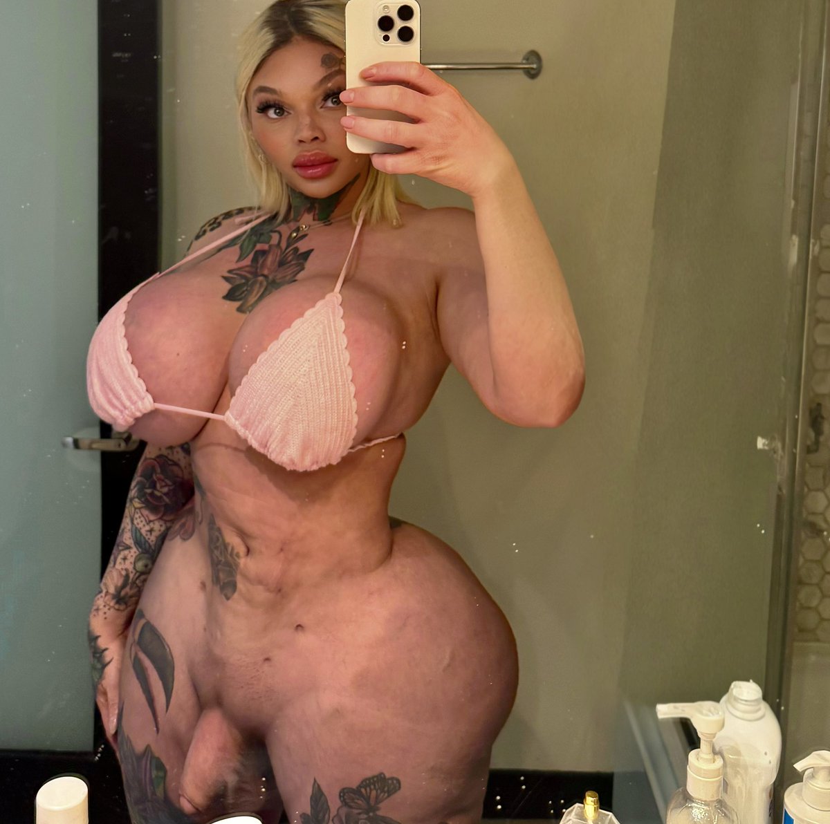 MsValenciahall2's tweet photo. 💋🔥RT and comment if we can film 
looking 4 guys to film  with 💋🔥 https://t.co/vexIiy9fRA