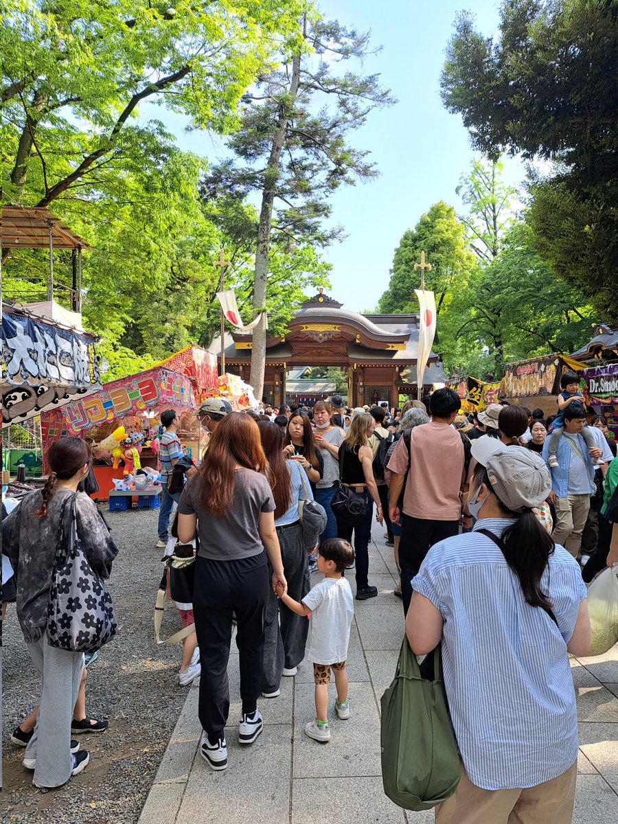 isacop0101's tweet image. くらやみ祭りは千年以上の歴史があるそうな🙄
かつて新撰組の面々も遊び回ったとかなんとか
かの有名な土方歳三もこの祭りの最中に意中の女を闇夜に引き込み物陰で男女の行為にふけったとかなんとか
そんな由緒正しきお祭り